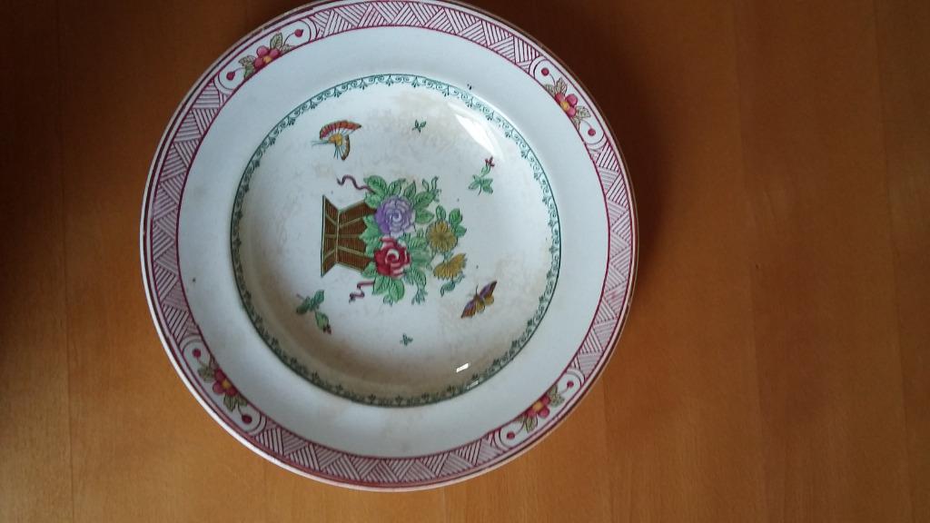 Assiette creuse motif papillon, Enlèvement ou Envoi