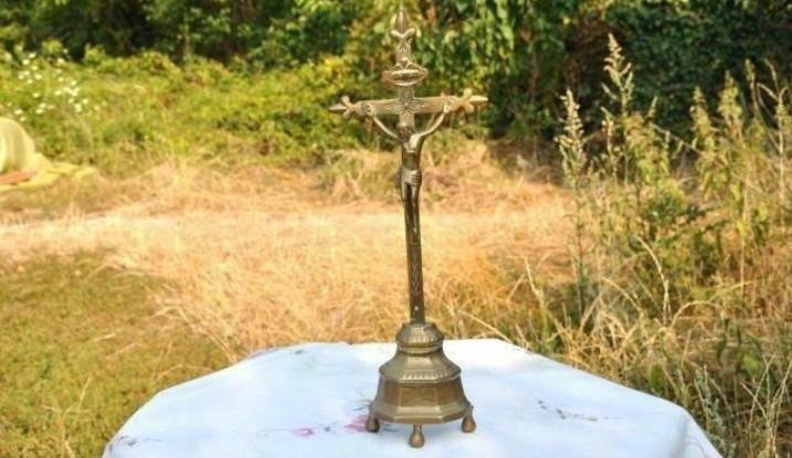 crucifix de huy en laiton, Enlèvement ou Envoi