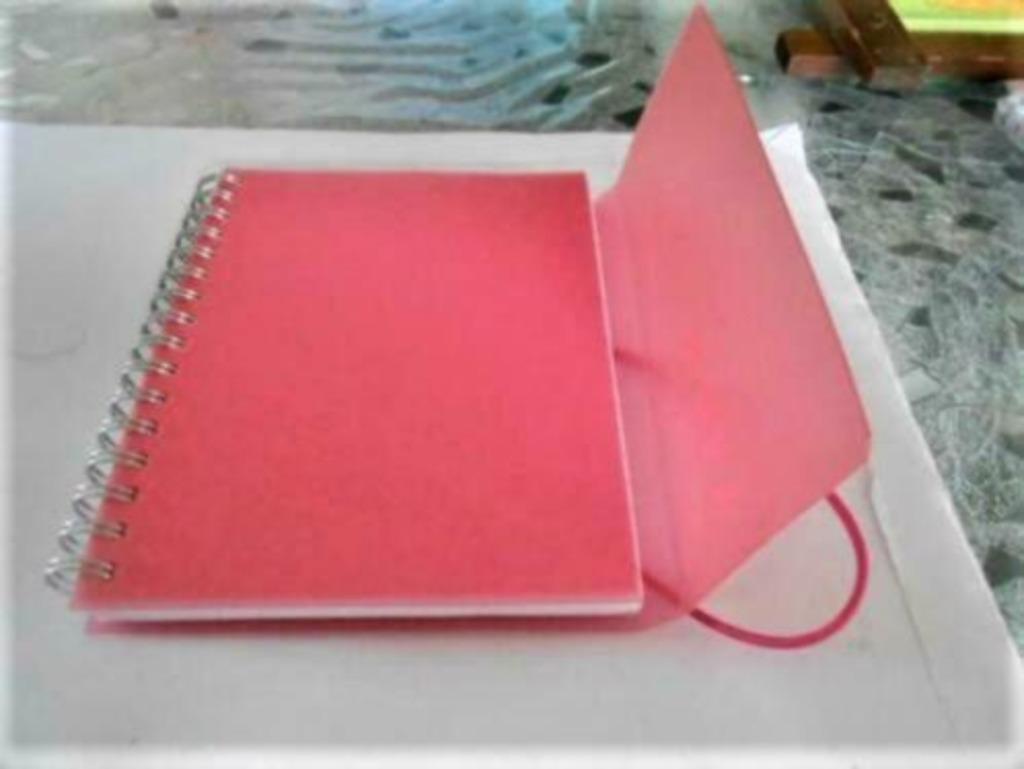 Avon: à collectionner ou utiliser..Petit carnet " bloc notes, Collections, Enlèvement ou Envoi, Neuf