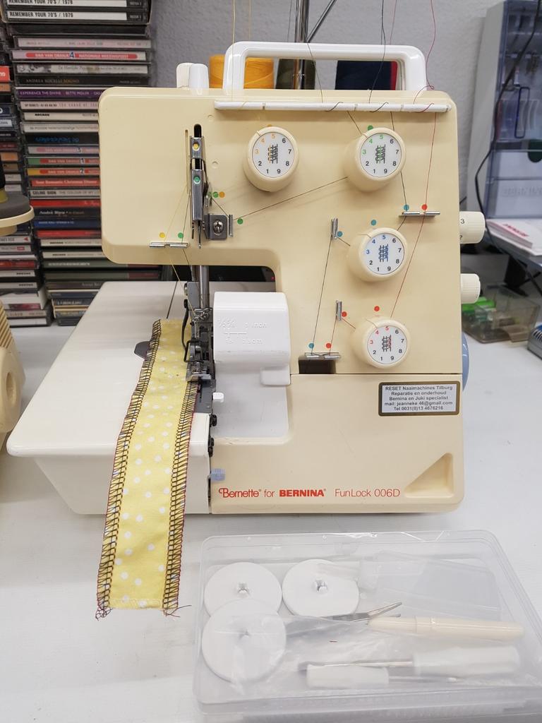 Bernina 006D  lockmachine met 1 jaar garantie ledverlichting, Enlèvement, Comme neuf, Surjeteuse, Bernina