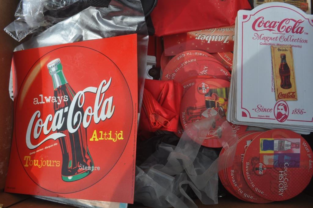 DOOS VOL COCA COLA DINGEN BANANENDOOS NR 5, Enlèvement, Comme neuf