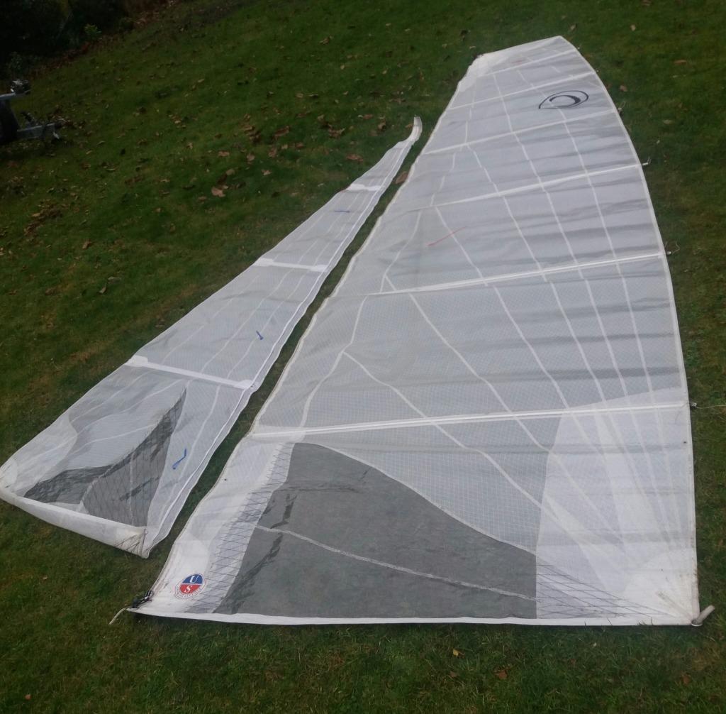 Zeilen Mylar F18 + spinnaker + grootschalig blokken, Watersport en Boten, Ophalen, Zo goed als nieuw, Grootzeil