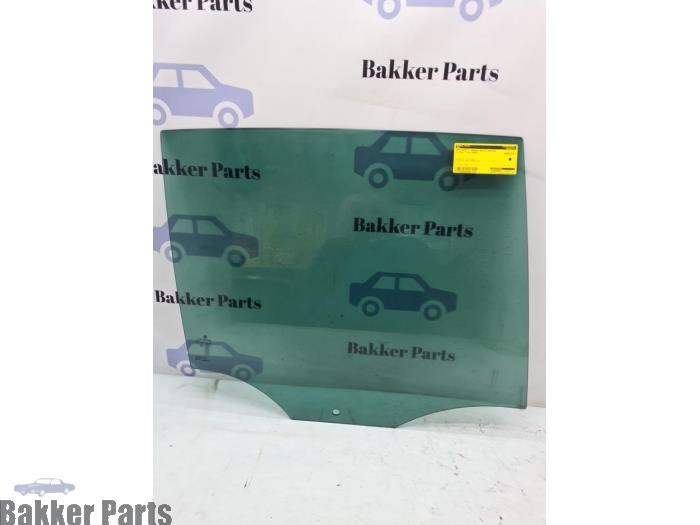 Vitre portière 4portes arrière droite d'un Volkswagen Golf, Autos : Pièces & Accessoires, Volkswagen, -, 3 mois de garantie, Utilisé