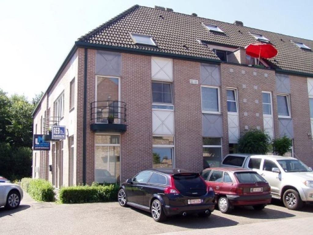 Propriété commerciale avec 5 places de parking privées, à lo, Immo, 249 kWh/m²/an, 4 pièces, Ventes sans courtier, Jusqu'à 200 m²