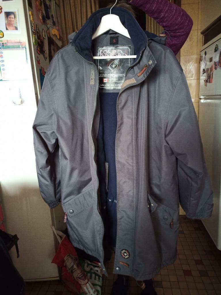 488. kleding softshell voor heren maat S, ALS NIEUW, Kleding | Heren, Jassen | Zomer, Ophalen, Andere, Zo goed als nieuw, Grijs