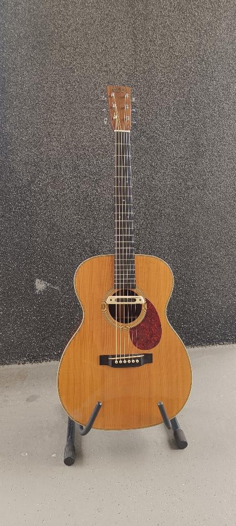 C.F. Martin OM-28V de 2000 en excellent état, Enlèvement ou Envoi, Utilisé, Guitare Western ou Guitare Folk, Avec valise