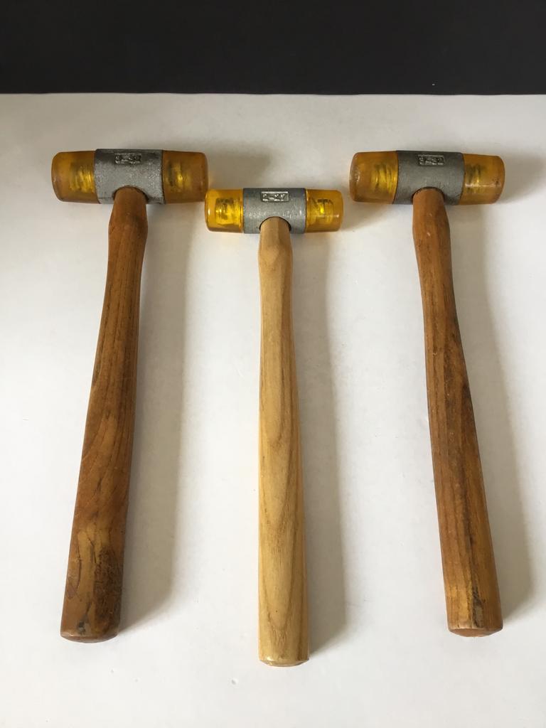 SET VAN DRIE NYLON HAMERS NR 2 en Nr3, Antiek en Kunst, Antiek | Gereedschap en Instrumenten, Ophalen of Verzenden