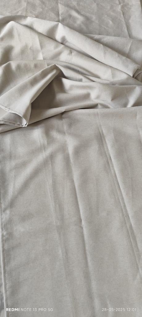 Beige gordijn  lichtdoorlatend. 1m40/2m60., Ophalen, Zo goed als nieuw, Beige