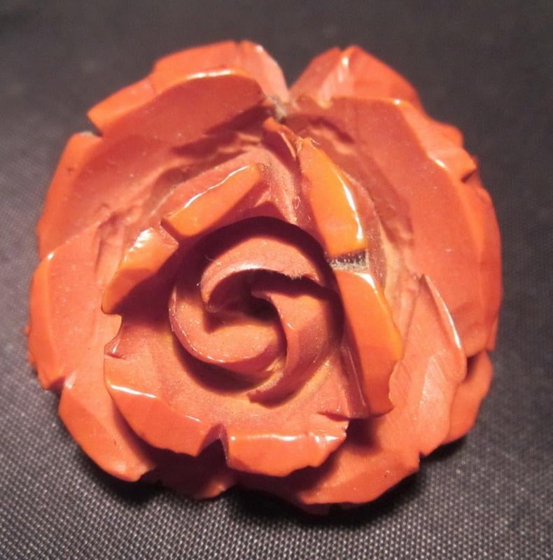 Vintage bakelieten broche, hand gesneden,getest, ca 1930, Handtassen en Accessoires, Antieke sieraden, Verzenden, Overige materialen