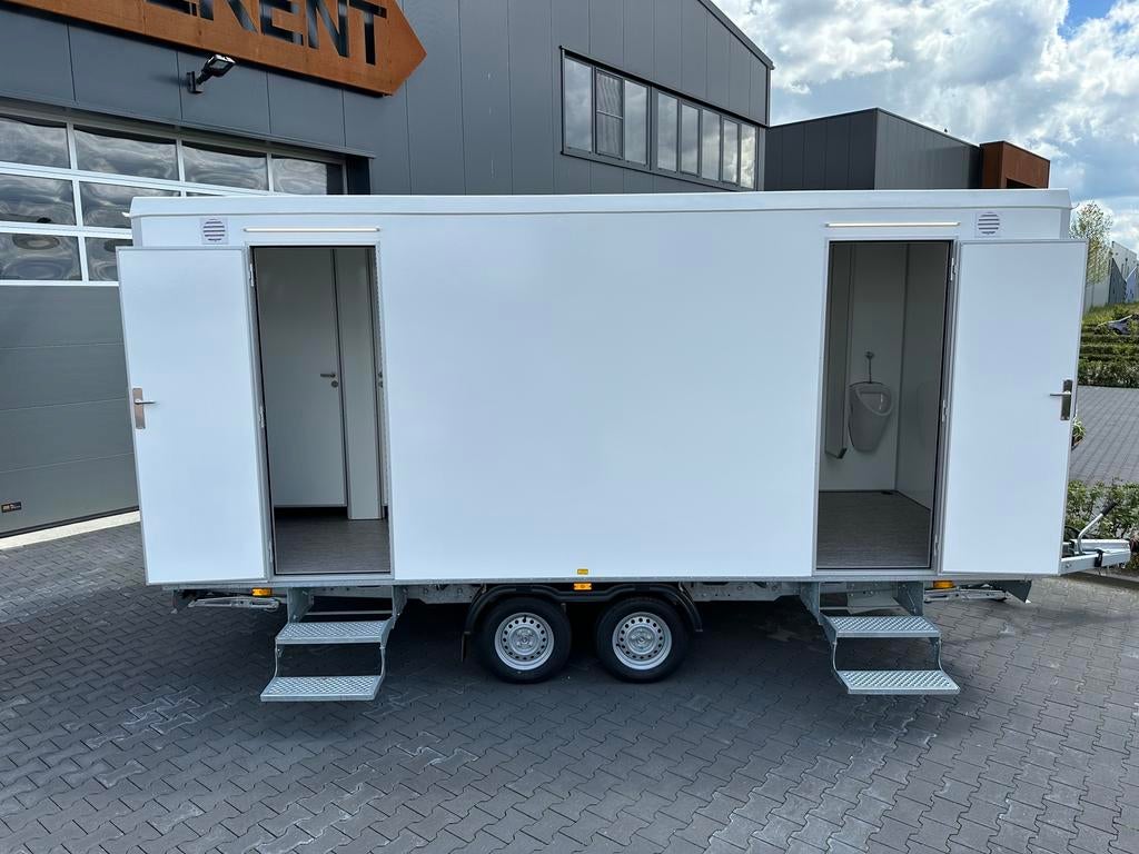 Uit voorraad 3-1-3 en 2-1-2 toiletwagens stock, Hobby en Vrije tijd, Ophalen, Nieuw