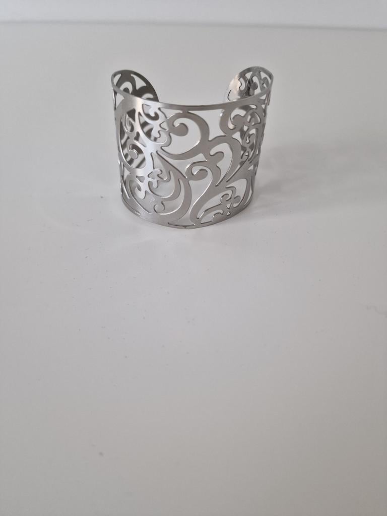 Grote zilverkleurige armband, Handtassen en Accessoires, Ophalen, Zo goed als nieuw
