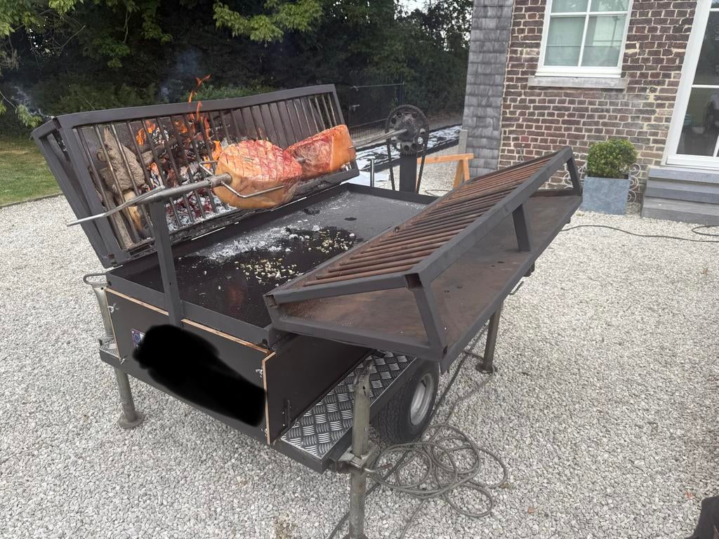 Spuug op aanhanger BBQ/méchoui/barbecue 100€/weekend, Ophalen