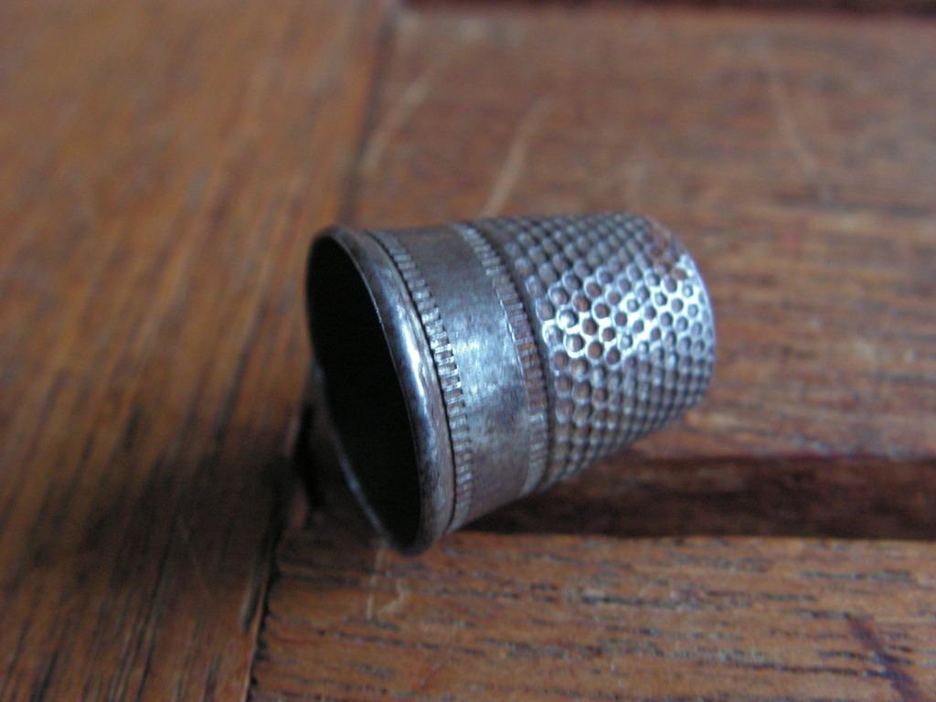 Antieke metalen vingerhoed., Ophalen of Verzenden