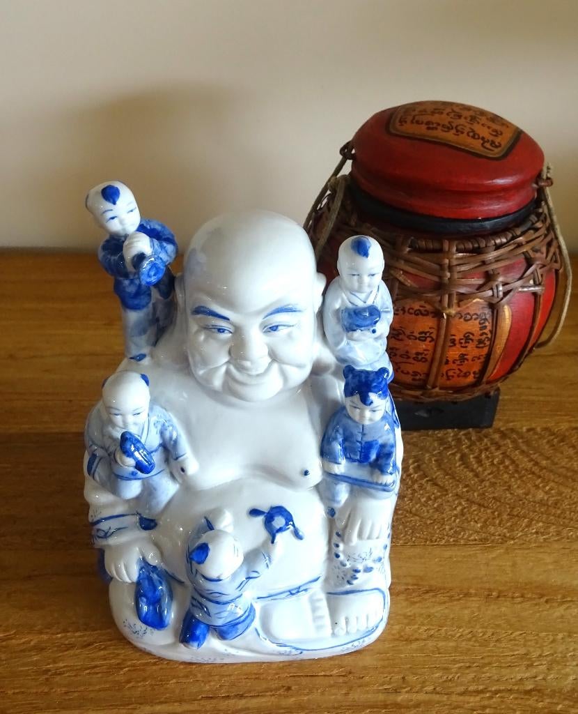 Happy boeddha met 5 kindjes. Handbeschilderd. H 21,5 cm, Ophalen of Verzenden, Zo goed als nieuw