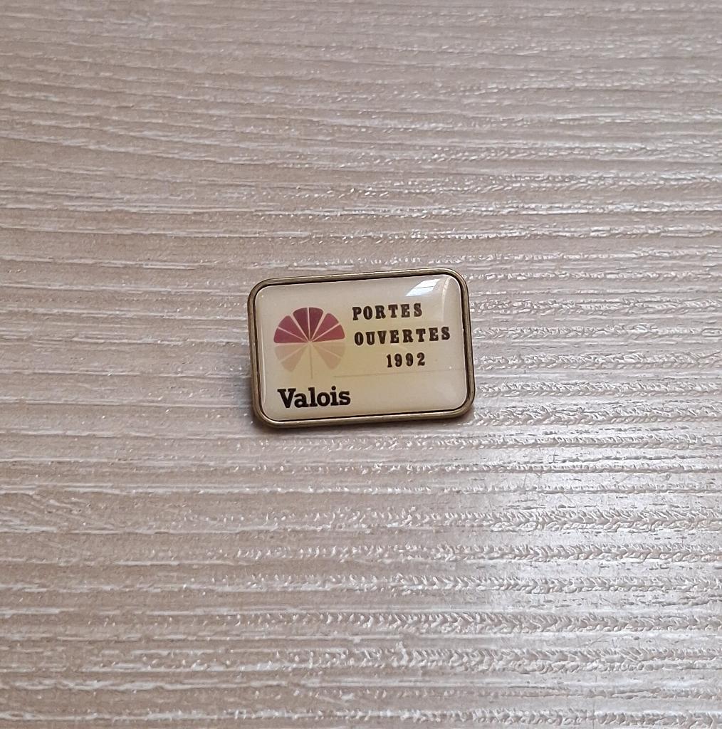PIN - VALOIS, Verzamelen, Verzenden, Gebruikt, Overige onderwerpen, Speldje of Pin