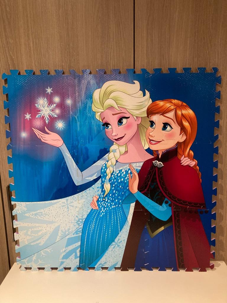 Tapis de sol en mousse Frozen, tapis puzzle, 90 x 90 cm, Enlèvement ou Envoi, Utilisé, Tapis ou Coussin