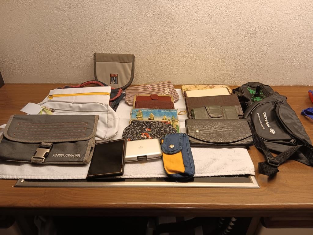 Portemonnee,  toilettas,  kaarten houder enz..6.50 euro tota, Ophalen of Verzenden, Gebruikt
