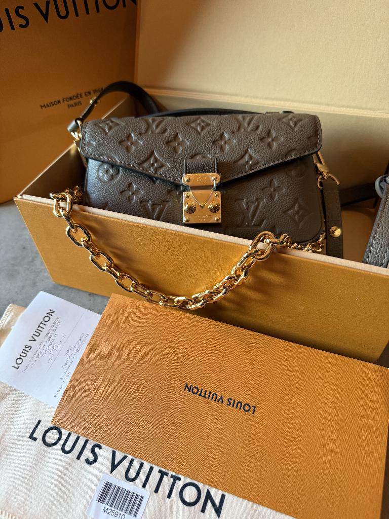 Louis Vuitton Tas pochette metis east west monogram Smoke, Handtassen en Accessoires, Tassen | Damestassen, Ophalen of Verzenden