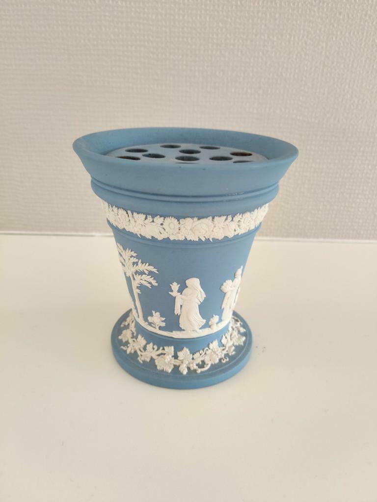 Wedgwood bloemen vaasje met deksel., Enlèvement ou Envoi