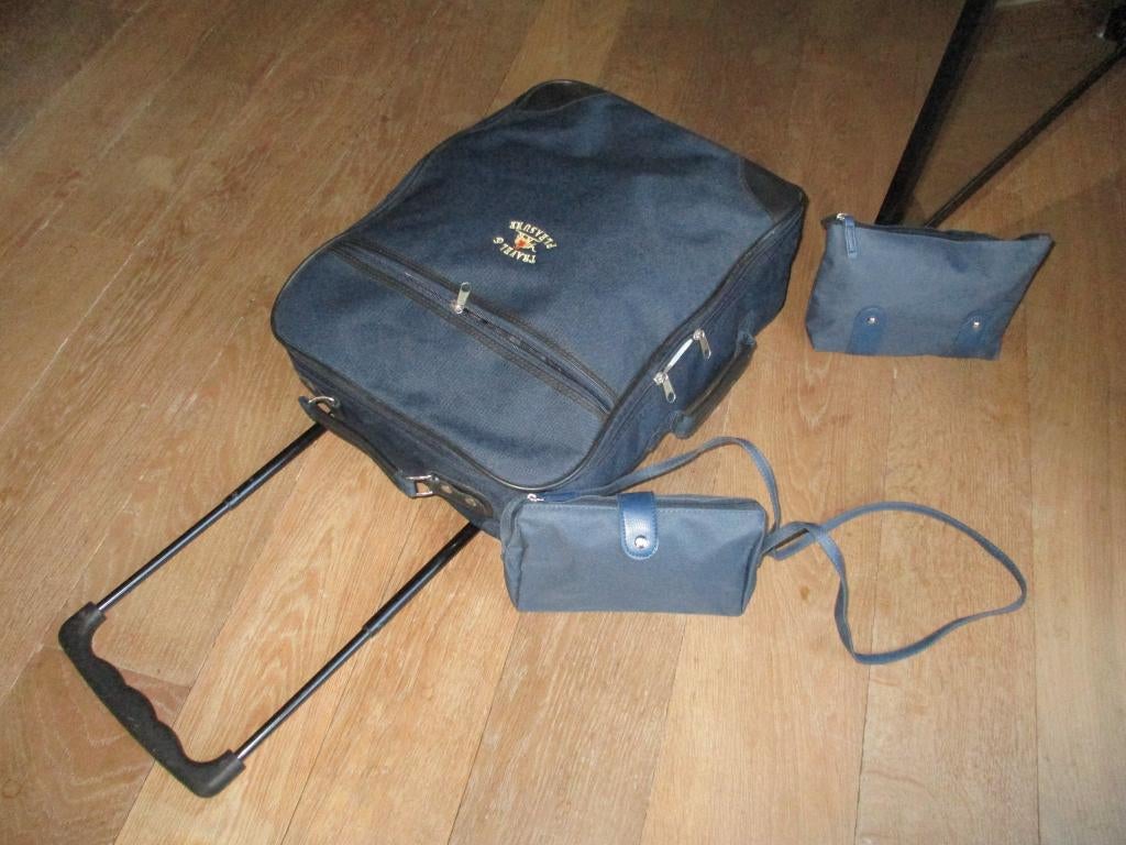 Trolley koffer inklapbaar + 2 tasjes schoudertas make up tas, Ophalen of Verzenden, Gebruikt, Wieltjes
