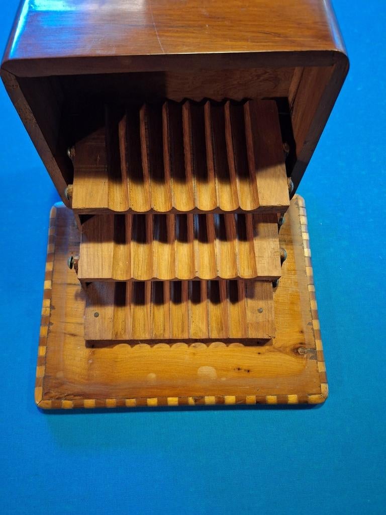 boîte à cigarettes en bois et nacre incrustée, Enlèvement ou Envoi