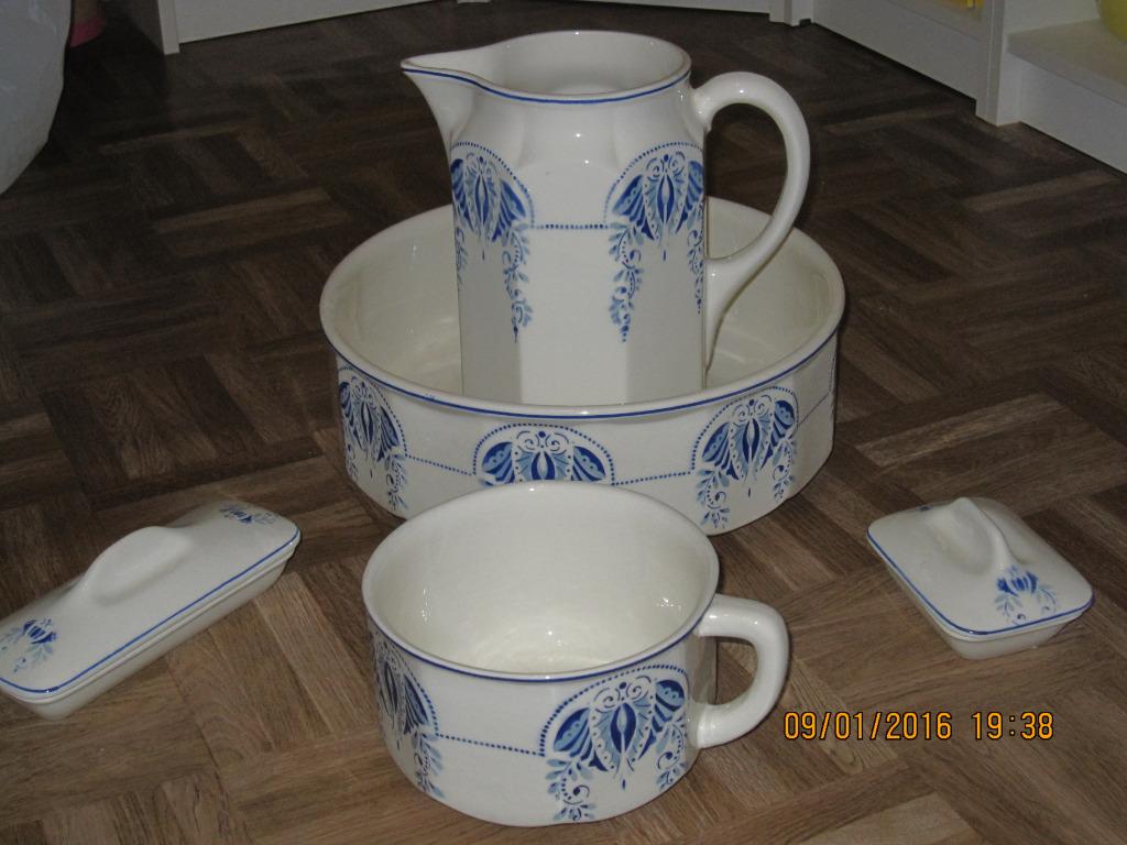 Necessaire de toilette en faïence de Tchécoslovaquie., Antiquités & Art, Enlèvement