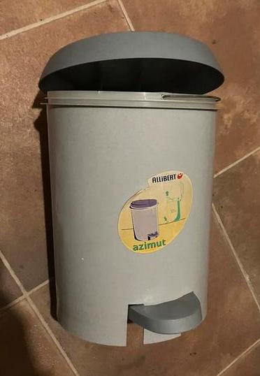 Poubelle de 12l marque ALLIBERT, à pédale, comme neuf, À pédale, Moins de 50 cm, Enlèvement ou Envoi, 10 à 20 litres