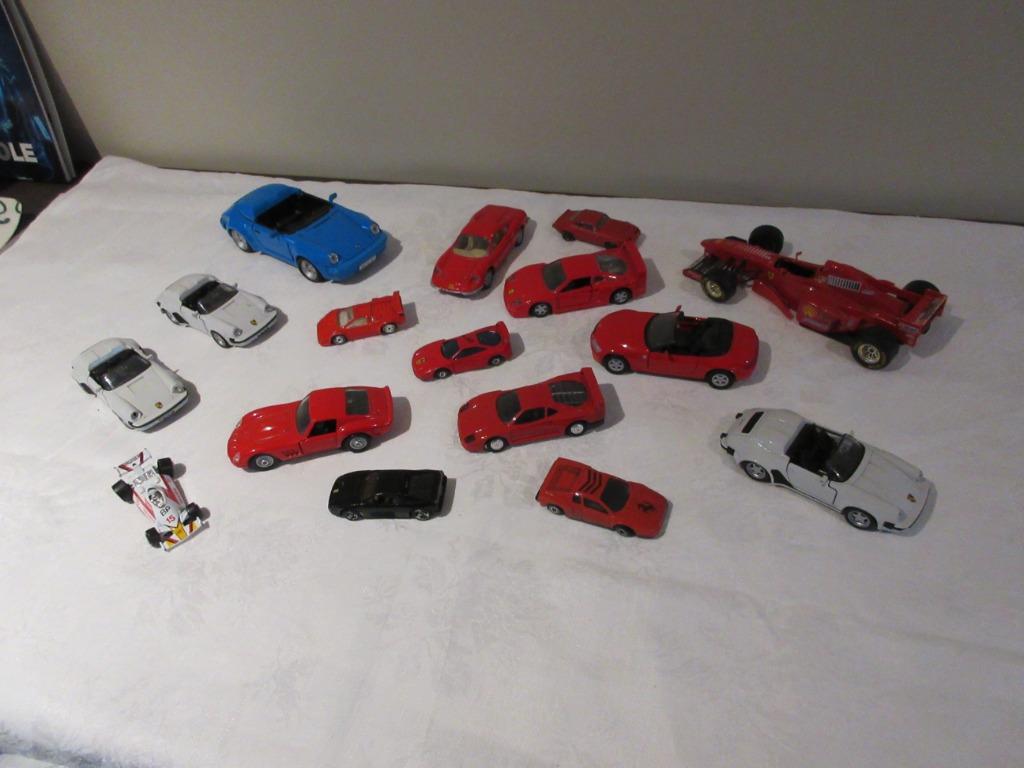 16 voitures miniatures à l'échelle 1/35 Porsche Ferrari, Enlèvement