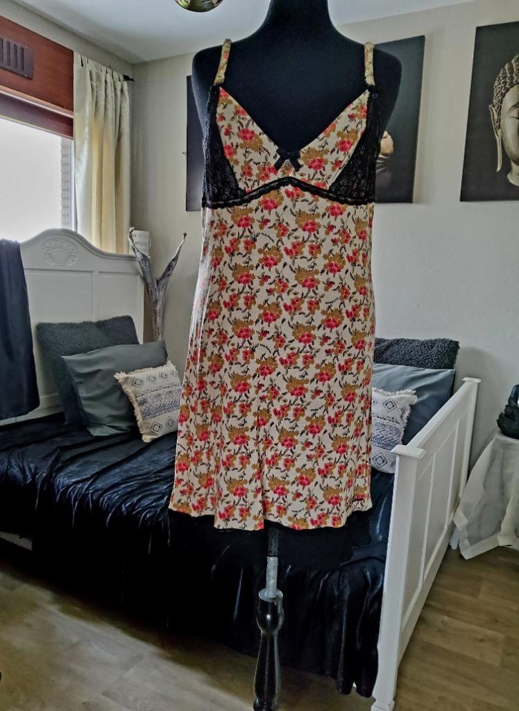 Jurk Vive Maria met roosjes, Maat 38/40 (M), Verzenden, Nieuw, Onder de knie