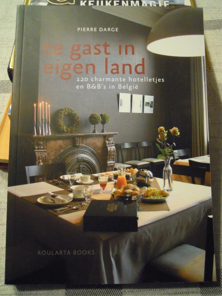 Te gast in eigen land (Pierre Darge), Boeken, Reisverhalen, Ophalen of Verzenden, Nieuw, Pierre Darge, Benelux