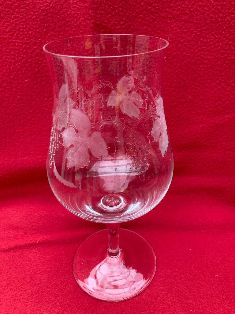 Groot gegraveerd wijnglas, Huis en Inrichting, Ophalen of Verzenden, Zo goed als nieuw, Glas, Glas of Glazen