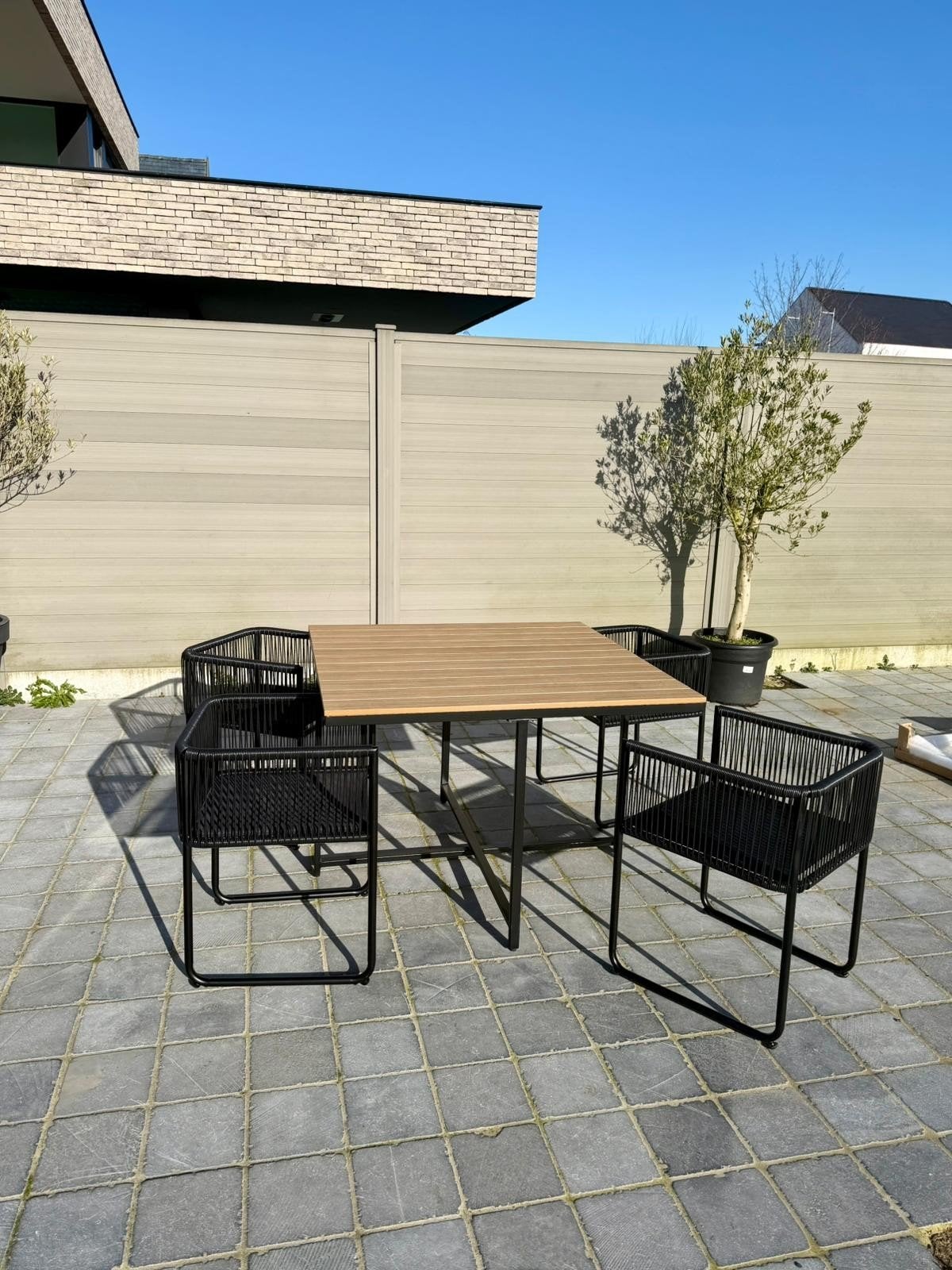 Nieuw tafel en 4 stoelen, Ophalen