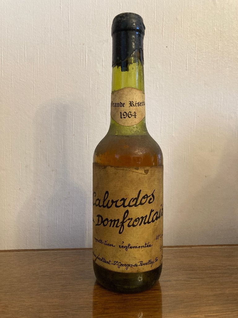Calvados Victor Gontier 1966 bouteille non ouverte, Collections, Vins, Neuf, Enlèvement ou Envoi, Pleine, Autres types
