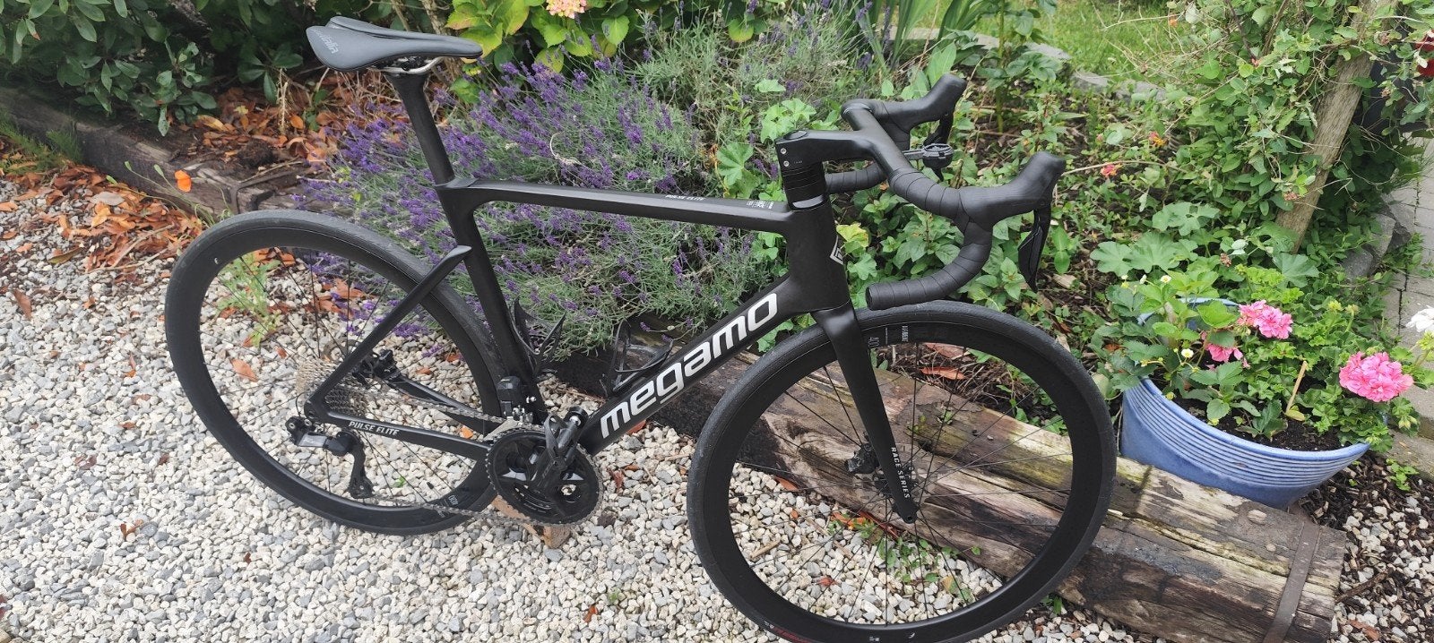 velo route megamo, Enlèvement, Comme neuf, Frein à disque