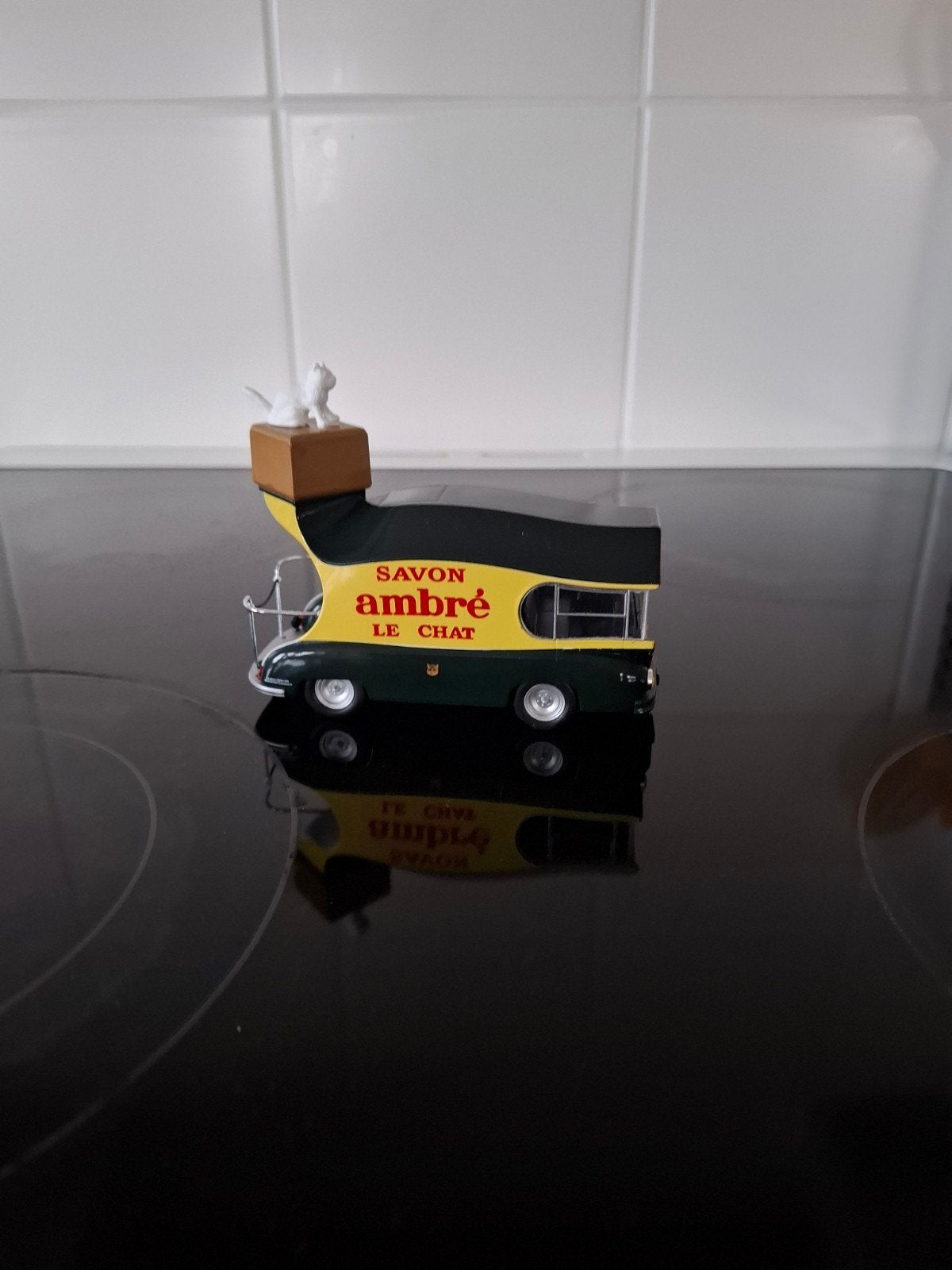 Renault tourbus.  Savon Le Chat.