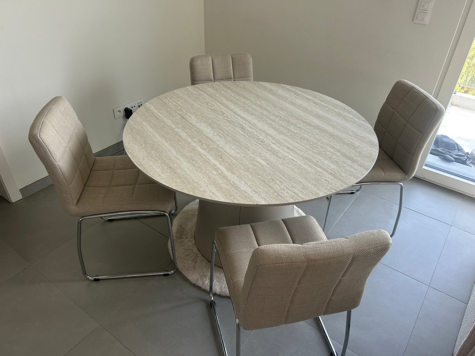 Ensemble table à manger ronde + 4 chaises – Très bon état, 100 à 150 cm, Quatre personnes, Rond, 100 à 150 cm