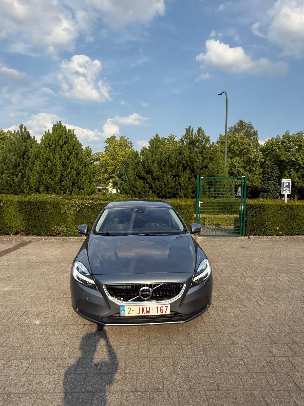 VOLVO V40 - AUTOMATIQUE - D2, Autos, Volvo, Entreprise, V40, Diesel, Euro 6, Berline, Automatique, Argent ou Gris, Noir, Cuir et Tissu