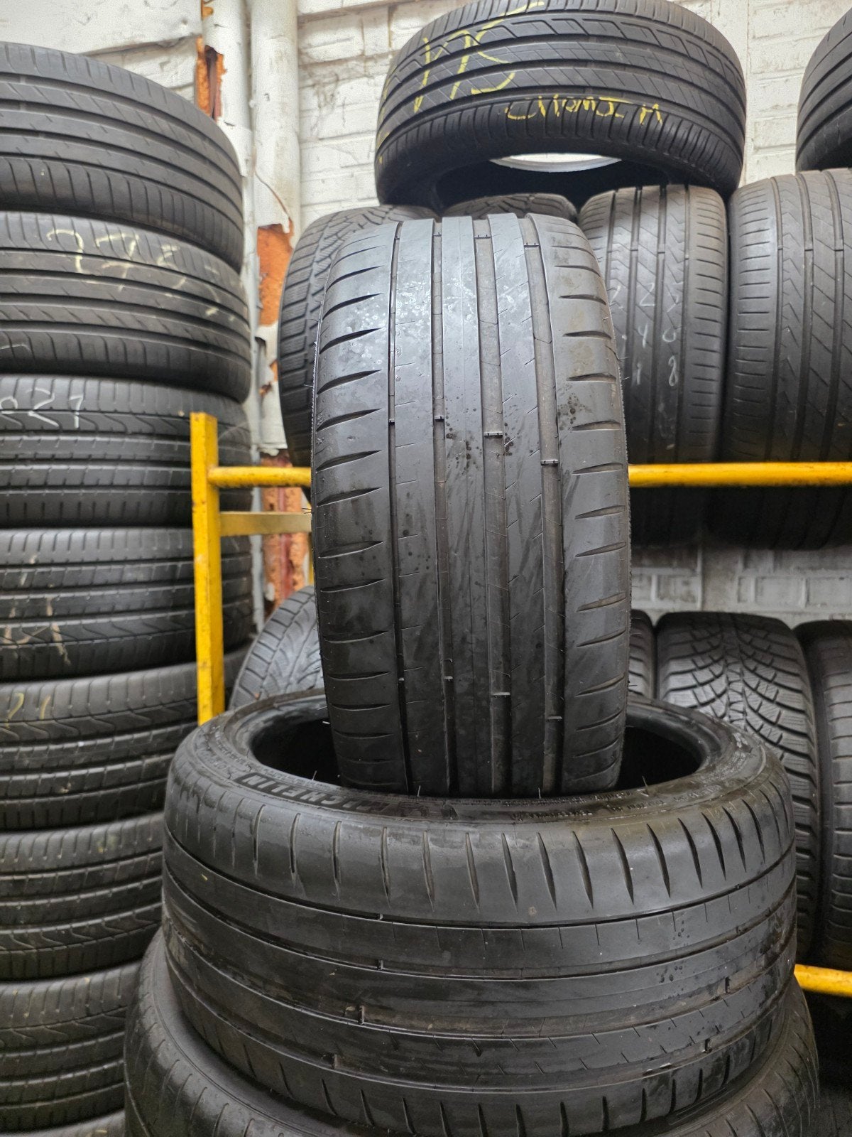 215 40 18 Michelin avec montage et équilibrage, Enlèvement