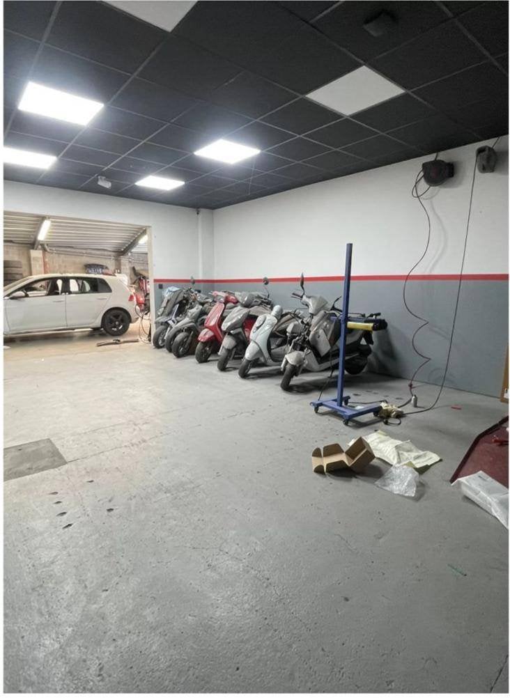 Huis met garage + Showroom in Hamme te koop, Maison 2 façades, 9220 Hamme, Province de Flandre-Orientale, 560 m²