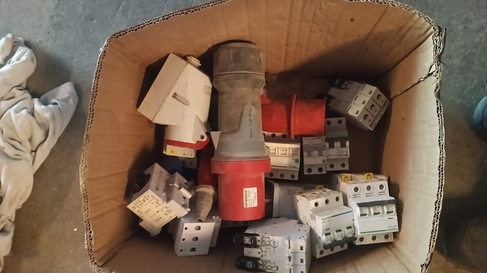 Elektrisch materiaal, Doe-het-zelf en Bouw, Elektriciteit en Kabels, Ophalen