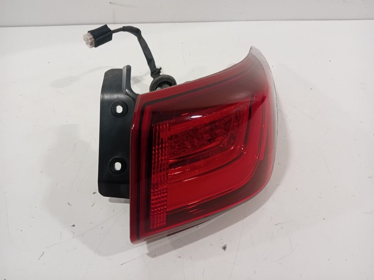 Achterlicht carrosserie rechts Hyundai Kona, Onderdelen@venauto.nl, Van der Ven Autorecycling B.V., Ettenseweg 76, 4706 PB Roosendaal, The Netherlands