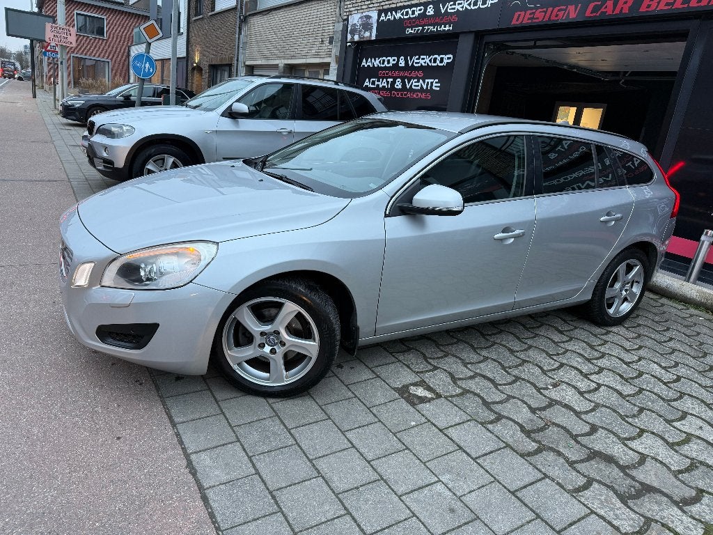Volvo V60 1.6 D Drive*1st Main Volvo Carbook*1 jaar garantie, Auto's, Euro 5, Zwart, Leder, 5 deurs