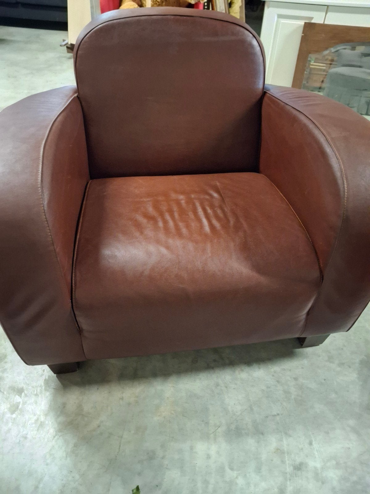 Bruin/rood fauteuil in een clubstijl ontwerp en stijlvol, Huis en Inrichting, Ophalen