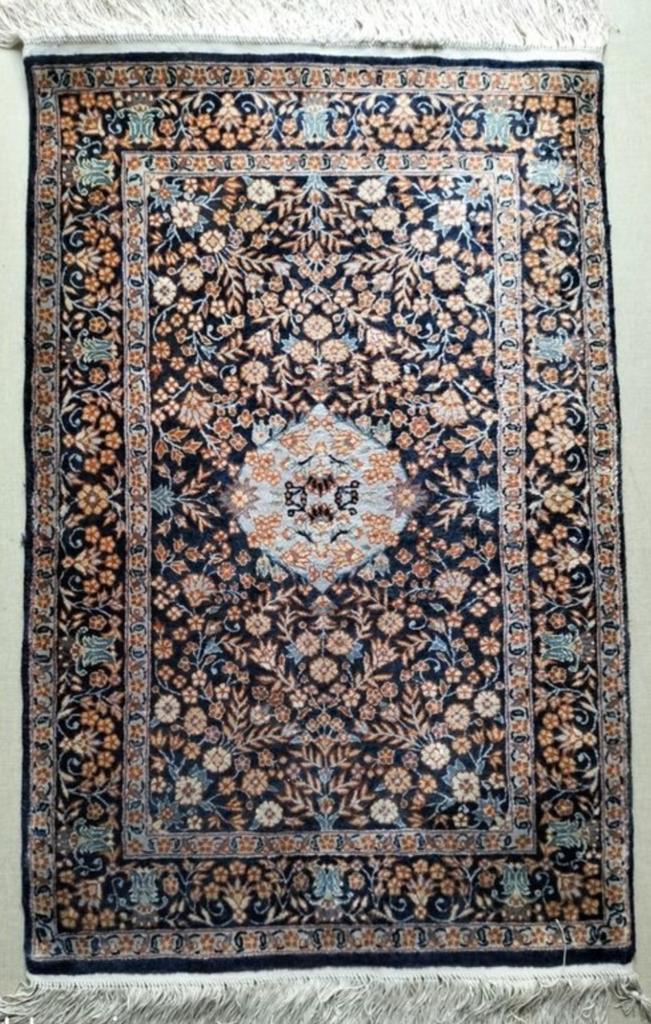 Tapis en soie fait main/95x62cm, Maison & Meubles, Ameublement | Tapis & Moquettes