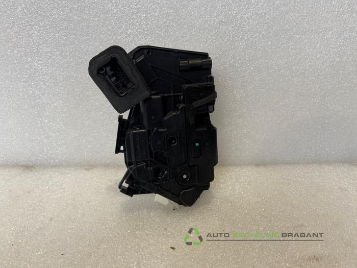 Serrure portière mécanique 4portes avant droite d'un Volks, Autos : Pièces & Accessoires, Volkswagen, -, 3 mois de garantie, Utilisé
