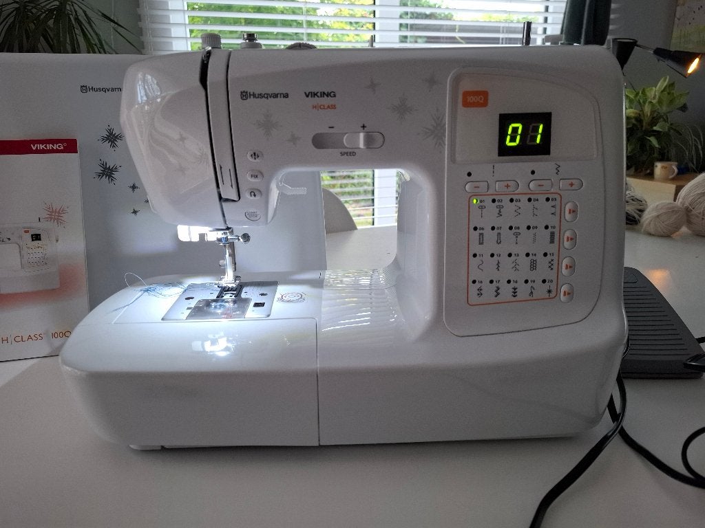 Husqvarna H Class100Q Naaimachine te koop, Hobby en Vrije tijd, Naaimachines en Toebehoren, Ophalen of Verzenden, Zo goed als nieuw