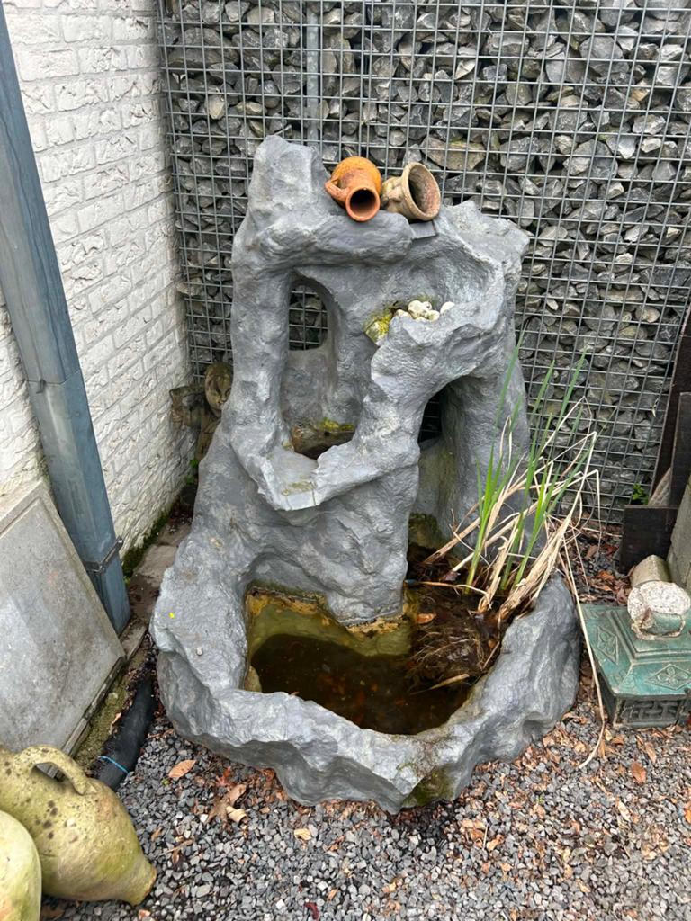 Water rots fontijn voor buiten, Ophalen, Zo goed als nieuw