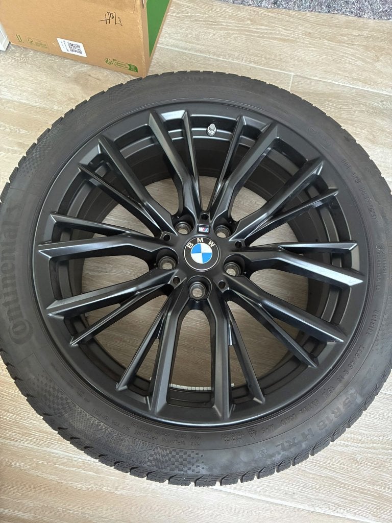 Jantes BMW 18" Jet Black + pneus hiver 225/45 R18 – jeu de 4, Ophalen, 18 inch, Gebruikt, Velg(en)