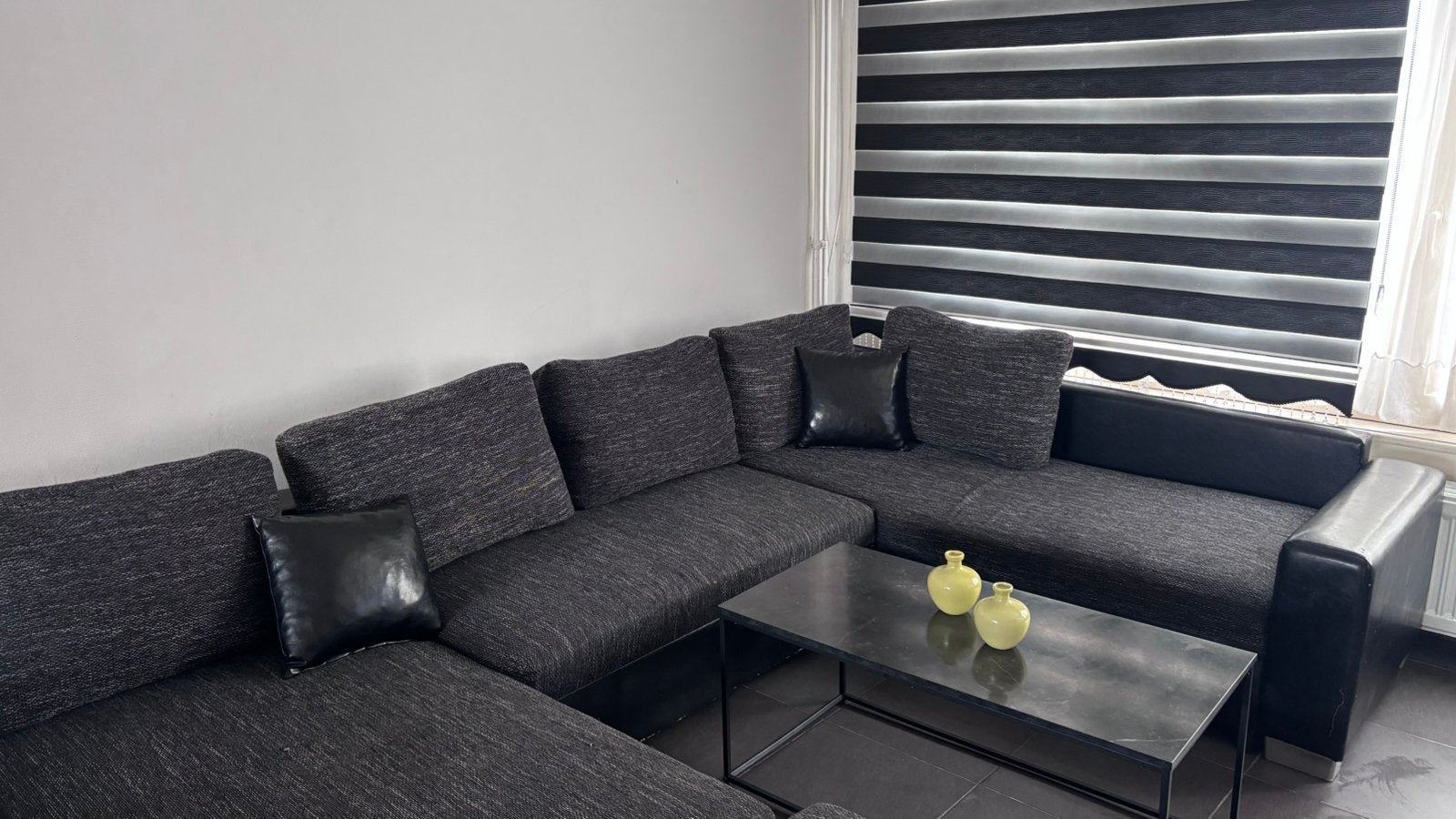 Hoekbank met tafel, Ophalen of Verzenden, Zo goed als nieuw