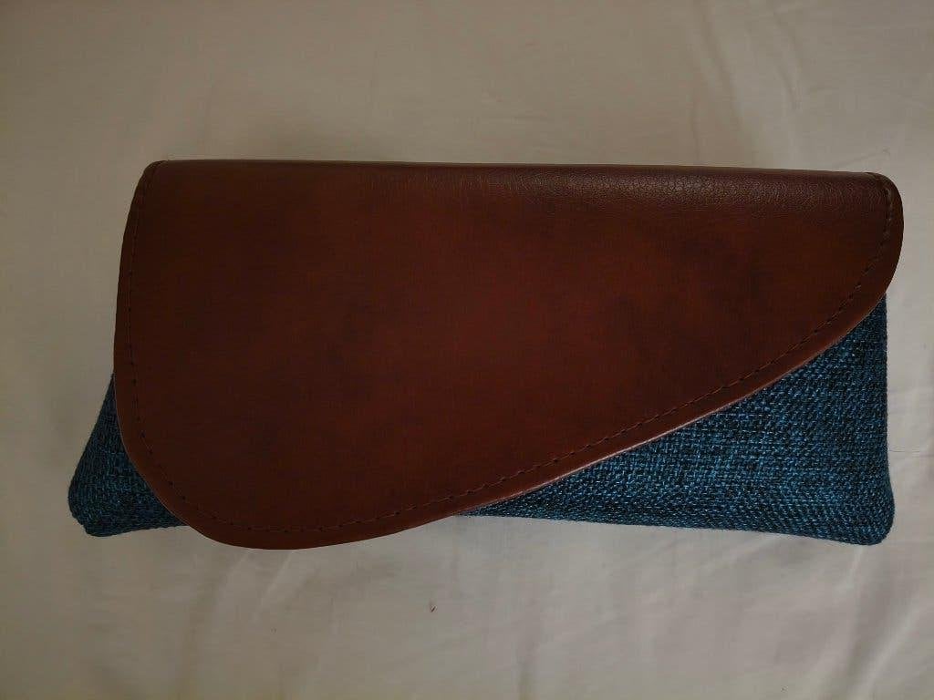 pochette en tissu et cuir, fait main, Bijoux, Sacs & Beauté, Enlèvement ou Envoi, Neuf, Bleu, Autres types